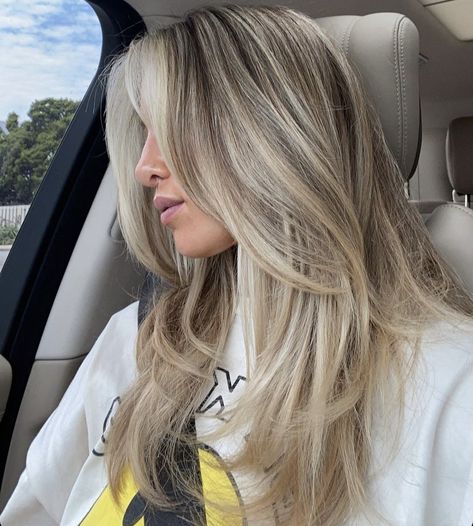 Curly Hair Color Ideas, Curly Hair Color, Blonde Hair With Roots, Perfect Blonde Hair, Summer Blonde Hair, Ash Blonde Hair Colour, Natural Curly Hair Cuts, Highlights Curly Hair, Brunette Hair With Highlights