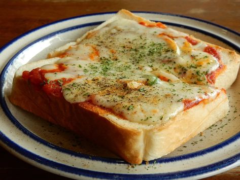 Japanese Pizza, Pizza Toast, Toast Toppings, Group Meals, Side Recipes, Melted Cheese, Dinner Time, Simple Ingredient, A Food