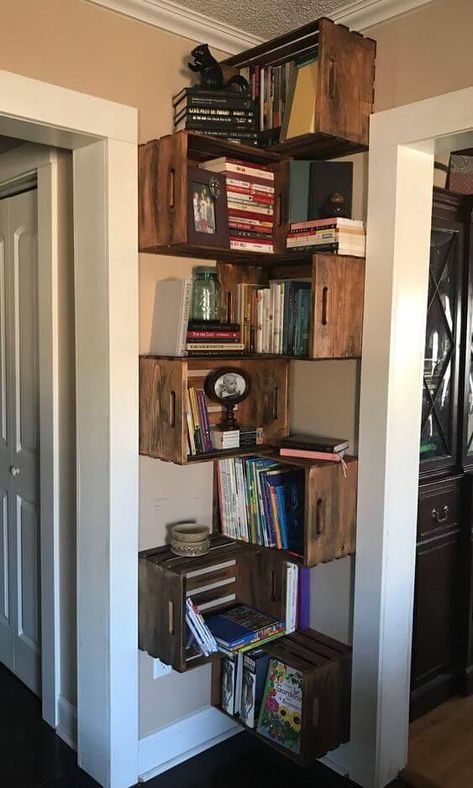 Diy Corner Shelf, Kitchen Corner Storage, Corner Shelf Ideas, Styling A Bookcase, Crate Bookshelf, Cool Bookshelves, Crate Shelves, Corner Bookshelves, Corner Storage