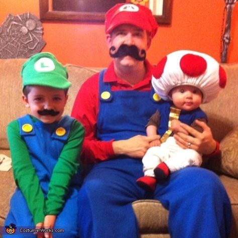 Mario, Luigi and Toad - 2013 Halloween Costume Contest via @costumeworks Mario Brothers Costumes, Mario Und Luigi, Toad Costume, Mario Costume, Baby Boy Halloween, Baby Kostüm, Mario Luigi