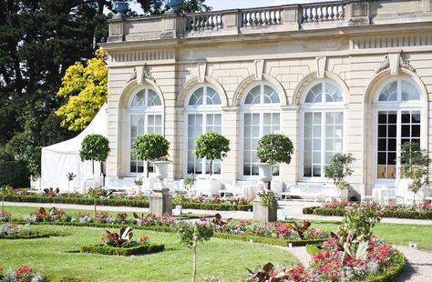 Modern French House Exterior, French Country Chateau, Paris Opera House, Chateau Hotel, Parisian Wedding, Baroque Decor, Garden Venue, Most Beautiful Gardens, New England Homes