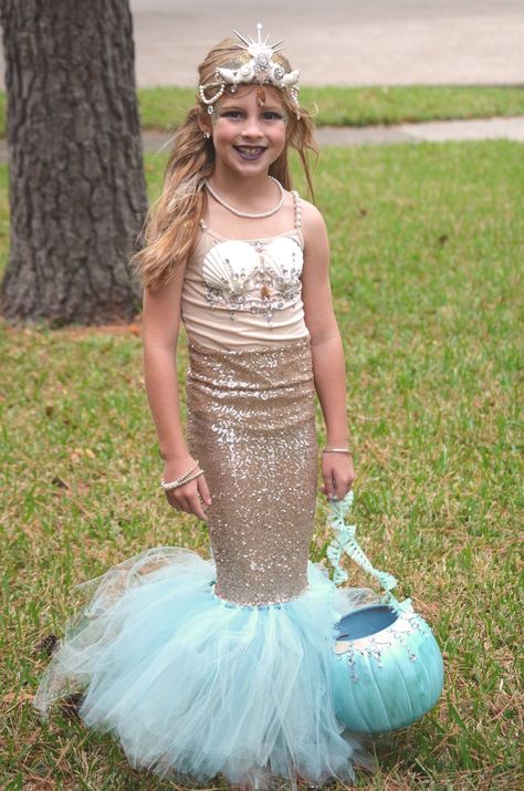 Kid Mermaid Costume, Diy Mermaid Crown Kids, Diy Toddler Mermaid Costume, Diy Kids Mermaid Costume, Mermaid Costume Kids Diy, Diy Mermaid Costume Kids, Mermaid Top Diy, Diy Ariel Costume, Mermaid Costume Toddler