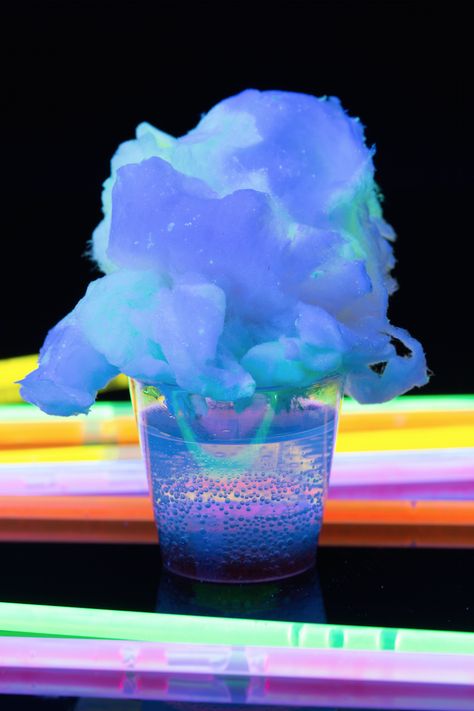 Jolly Rancher Shot, Cotton Candy Cocktail, Candy Shots, Halloween Recipes Drinks, Halloween Shots, Themed Drinks, Halloween Cocktails, Party Food And Drinks, Halloween Drinks