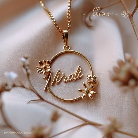 Mahar Locket With Name, Gold Photography Ideas, Name Pendant Design, Necklace Name Design, Gold Jewelry Prom, Trendy Silver Jewelry, Small Earrings Gold, Yellow Gold Mens Rings, Unique Gold Jewelry Designs