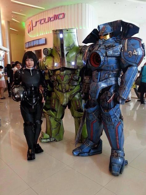 Why couldn't we have school plays like this?  (watch the video). Cherno Alpha, Pacific Rim Jaeger, Batman Christian Bale, Comic Con Cosplay, Epic Cosplay, Batman Begins, Madame Tussauds, Cosplay Tutorial, Pacific Rim