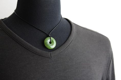 Necklace Boys, Green Jade Necklace, Boys Necklace, Decorative Knots, Peace Sign Necklace, Jade Pendant Necklace, Yoga Style, Mens Necklace, Necklace Stone