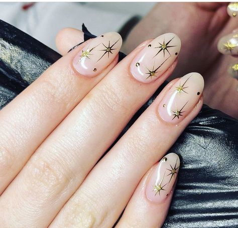 Diwali Nail Designs, Fall Celestial Nails, Star Design Nail Art, Diwali Nails Art, Celestial Bridal Nails, Minimal Star Nail Art, Gold Celestial Nails, Starburst Nail Design, North Star Nails