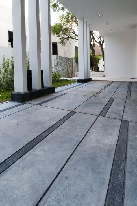 Hardscape Materials, Car Porch Design, Floor Pattern Design, Pavement Design, Floor Tiles Design, Paver Designs, Porch Tile, Paving Design, Brick Walkway