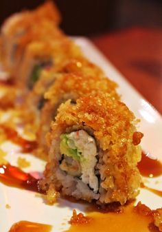 Gold Crunch Roll #sushi #tempura                                                                                                                                                                                 More Crunch Roll Sushi, Resep Sushi, Sushi Ideas, Asain Food, Sushi Roll Recipes, Roll Sushi, Sushi At Home, Sushi Sushi, Homemade Sushi