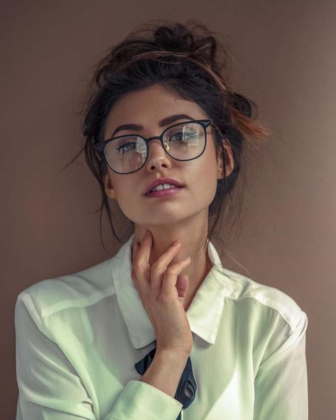 Form Fitting Clothes, Girls With Glasses, Instagram Art, Instagram Models, Female Portrait, Inspirational Women, Photo Poses, Fashion Lover, Fashion Art