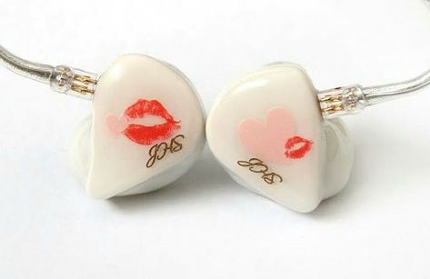 In Ear Monitors Aesthetic, Ear Piece Kpop, Idol Accessories, Chanel Wallpaper, Music Supplies, Preformance Outfits, Kpop Merchandise, In Ear Monitors, Pretty Phone Cases