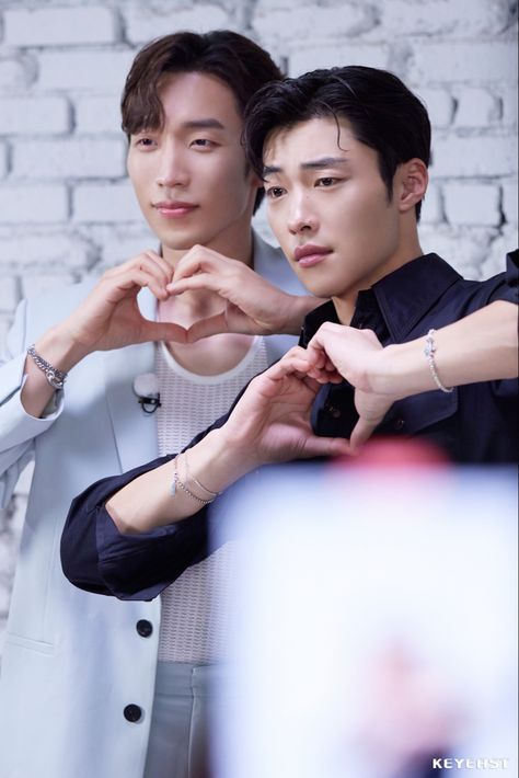 Woo Do Hwan And Lee Sang Yi, Bloodhounds Kdrama, Lee Sangyi, Woo Do Hwan, Lee Sang, Korean Drama Series, Korean Shows, Lee Sung, Perfect Life