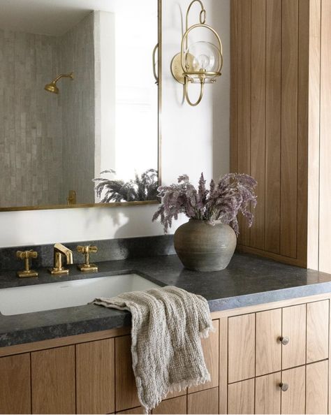 The Vibe For Our San Diego House - Sivan Ayla Tile Countertops, Home Remodel, Amber Interiors, Dining Nook, Bathroom Inspo, Bathroom Renos, Decoration Inspiration, Bathroom Inspiration, Bathroom Interior Design