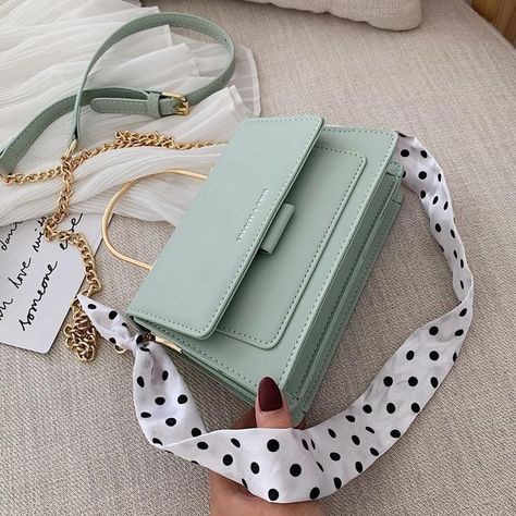 Side Purses, Hand Bags For Women, Trendy Purses, My Style Bags, Aesthetic Bags, Stylish Purse, Girly Bags, Womens Designer Handbags, Luxury Purses