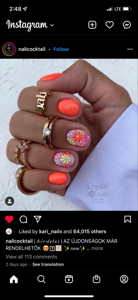 Summer Bright Nails Neon, Bright Pink Nails With Flowers, Pink Orange Flower Nails, Orange Summer Nails 2023, Coral Pink Nails Designs, Orange Flowers Nails, Cute Neon Nails Short, Nails 2023 Orange, Neon Nail Ideas Summer Short