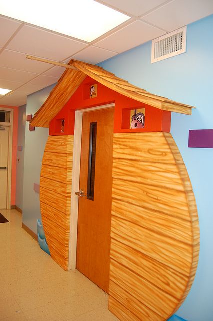 25 Children's Ministry Noah's Ark by The WOW Factory.net, via Flickr Noahs Ark Vbs, Childrens Ministry Room, Church Nursery Decor, Kids Church Rooms, Kids Church Decor, Sunday School Decorations, Sunday School Rooms, Sunday School Classroom, Church Nursery