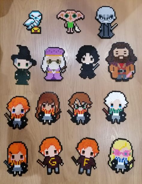 Disney Hamma Beads Ideas, Harry Potter Fuse Beads, Harry Potter Beads Pattern, Harry Potter Pearl Beads, Harry Potter Melty Beads, The Office Perler Beads, Hama Beads Patterns Harry Potter, Perler Bead Patterns Harry Potter, Ironing Beads Pattern