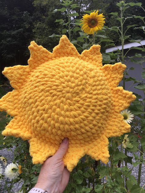 Yellow Crochet Patterns Free, Sun Pattern Crochet, Moon And Sun Crochet, Crochet Ideas With Yellow Yarn, What To Crochet With Yellow Yarn, Crochet Sun Pillow Free Pattern, Crochet With Yellow Yarn, Yellow Yarn Crochet Projects, Sun Pillow Crochet