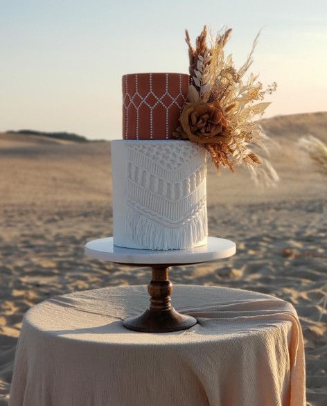 Aztec Wedding Cake, Wedding Cakes Boho Rustic, Southwest Wedding Cake, Boho Wedding Dessert Table Ideas, Boho Cake Wedding, Boho Western Wedding Cake, Wedding Cake Boho Rustic, Western Wedding Cake Ideas, Boho Western Wedding Decor