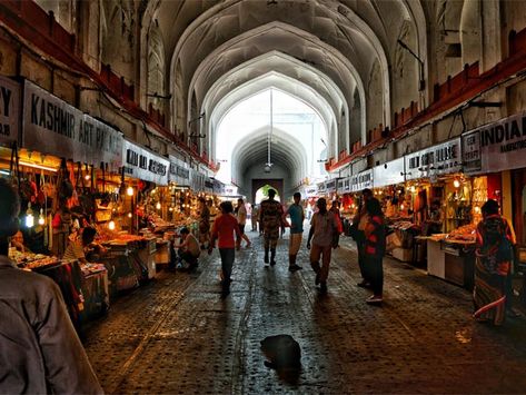 Read about these famous bazaars in India. Find out all about Meena Bazaar Delhi, Chor Bazaar Mumbai timings, Ima Market Manipur, etc. India Market Bazaars, Chor Bazar Mumbai, Chor Bazaar, Fashion Documentary, Yamuna River, Meena Bazaar, Street Photography Tips, Old Delhi, India Travel Places