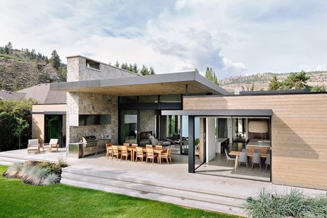 Ritchie Custom Homes | The ultimate indoor + outdoor spaces at our Okanagan lakeside residence. __________________________________________________ Architect:… | Instagram Okanagan Lake, Usa House, Rooftop Terrace Design, Contemporary House Exterior, A Frame House Plans, Small Modern Home, House Plan Gallery, House Construction Plan, Modern Exterior House Designs