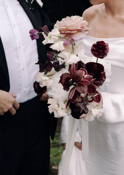 Dark Moody Wedding Bouquet, Dalia Wedding Bouquet, Dark And Moody Wedding Flowers, Wedding Bouquets Dark, Dark Wedding Bouquet, Moody Bridal Bouquet, Wedding Basics, Moody Wedding Flowers, Moody Wedding Decor