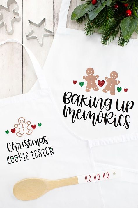 Mommy & Me DIY Christmas Aprons with a Cricut machine and Iron-on with a kiddie chef hat! #cricut #christmascrafts #ironon #cricutcrafts #christmasgifts Diy Christmas Kitchen Towels, Cricut Projects Christmas, Christmas Kitchen Ideas, Chef Hats For Kids, Cricut Christmas Ideas, Cricut Christmas, Christmas Aprons, Cricut Explore Air 2, Home Decor Christmas