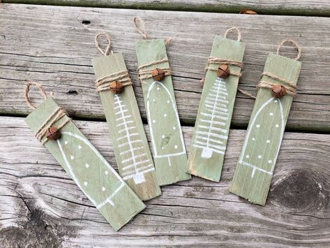 Shabby Tree Christmas Ornaments made with repurposed wooden shims. Farmhouse Christmas Tree Ornaments, Rustic Tree, Primitive Holiday Decor, Rusty Barn Stars, Christmas Trees, Wood Ornaments Wood Shim Projects, Grandmother Christmas Gift, Farmhouse Tree, Grandparents Christmas Gifts, Chic Christmas Decor, Farm Christmas, Shabby Tree, Fabric Christmas Trees, Farmhouse Christmas Tree