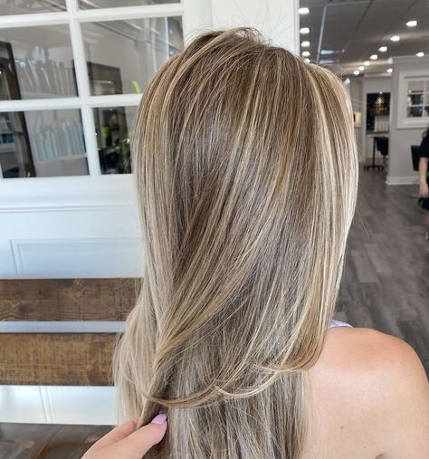 Bronde Highlighted, Short Haircut Tutorial, Short Haircut For Women, Skirts Design, Blonde Layered Hair, Growing Out Hair, Haircut For Women, Honey Blonde Hair Color, Summer Blonde Hair