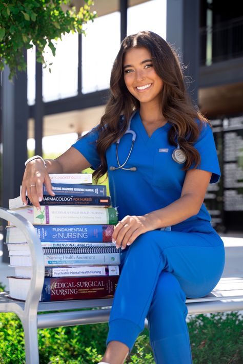 Med School Prom, Professional Nurse Photoshoot, Nursing School Graduation Aesthetic, Health Care Graduation Pictures, Nursing Graduation Pictures Outside, Graduation Nursing Pictures Photo Ideas, Nurse Practioner Graduation Pictures, Pa School Photoshoot, Med School Acceptance Photoshoot