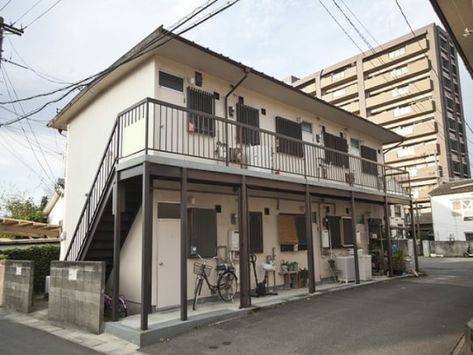 Japan Small Apartment, Japanese Apartment Exterior, Japanese Apartment Building, 2 Room House Plan, Small Japanese Apartment, Apartment Outside, Apartment Building Exterior, Small Apartment Building Design, Japan Apartment