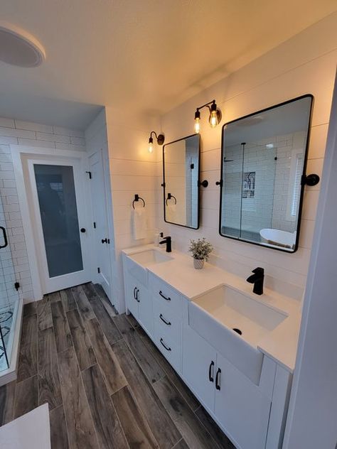 EXPERT SOLUTIONS FOR BATHROOM RENOVATIONS Bathroom Remodel Narrow Layout, Raised Ranch Bathroom Remodel, Master Bath No Tub, Fixer Upper Bathroom Ideas, Connecting Bathroom, Bathroom Reno Ideas, Barndo Interior, Sleek Bathroom Design, Ideas For Bathrooms