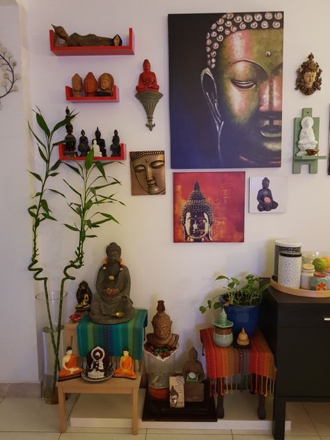 A collection of Buddha's from different parts of the world Ground Furniture, Meditation Room Design, Zen Corner, Terrace Room, Yoga Meditation Room, Indian Room, Indian Living Room, Indian Room Decor, Drawing Room Decor