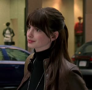 Anne Hathaway Devil Wears Prada Hair, Anne Hathaway Devil Wears Prada, Anne Hathaway Hair, Shatter Me, Devil Wears Prada, Anne Hathaway, Iconic Women, Dream Hair, 가을 패션