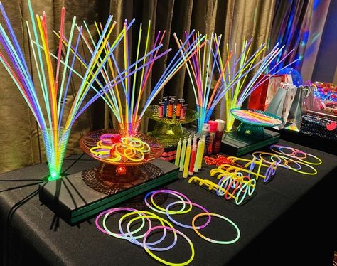 missy cooper aesthetic young sheldon 80s 90s teenage girl baseball Cooper Aesthetic, Missy Cooper, 80s Birthday Parties, Hoco Ideas, Disco Birthday, Neon Birthday Party, Sweet Sixteen Birthday Party Ideas, Glow Birthday Party, 90s Theme Party