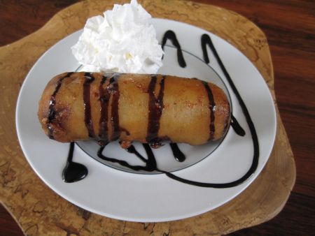 Fried Mars Bar, Deep Fried Snickers, Fried Snickers, Deep Fried Mars Bars, Deep Fried Recipes, Fried Dessert, Mars Bar, Carnival Food, Deep Fried Food