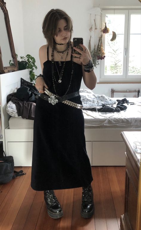 Mid Size Goth Outfits, Maximalism Jewelry, Gothic Diy, Earth Tones Aesthetic, Goth Belt, Skull Belt, Jewelry Skull, Arte Punk, Strap Maxi Dress