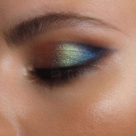 Teal Smokey Eye, Teal Makeup Looks For Brown Eyes, Blue Green Eyes Makeup, Aqua Eyeshadow Looks, Blue And Green Eyeshadow Looks, Emerald Eyeliner, Peacock Eyeshadow, Aqua Eyeshadow, Peacock Eye Makeup