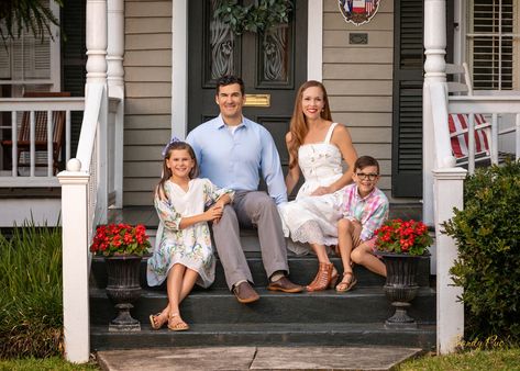 Porch Family Photos, Front Porch Family Photos, Winter Family Photoshoot, Newborn Fashion, Family Portrait Poses, Winter Family, Celebrity Families, Family Posing, Portrait Poses