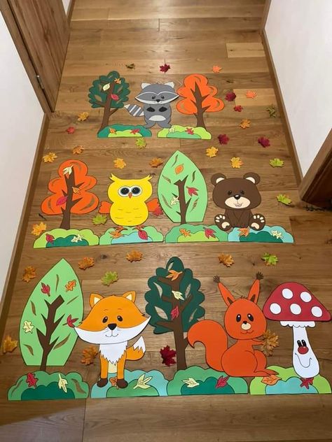 Autumn Window Decorations, Classroom Window Decorations, Toddler Activities Daycare, Starověký Egypt, Kindergarten Decorations, Fall Classroom Decorations, Dramatic Play Preschool, Fall Arts And Crafts, Kindergarden Activities