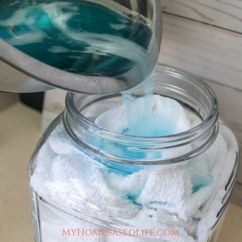 Homemade Clorox Wipes, Diy Wipes, Homemade Disinfecting Wipes, Wipes Diy, Mole Repellent, Disinfectant Wipes, Homemade Cleaning Supplies, Clorox Wipes, Antibacterial Wipes