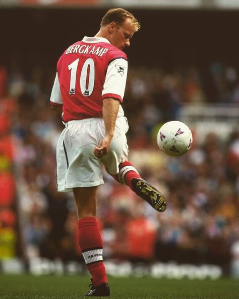 Arsenal Legends, Dennis Bergkamp, Arsenal Shirt, Football Apparel, Legends Football, Football Players Images, Arsenal Football Club, Best Football Players, Workwear Vintage