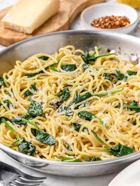 Spinach Lemon Pasta - Entirely Elizabeth Ricotta Spinach Lemon Spaghetti, Entirely Elizabeth, Lemon Recipes Healthy, Lemon Parmesan Pasta, Spinach Ricotta Pasta, Lemon Spinach, Veggie Pasta Recipes, Dinner Spaghetti, Spinach Pasta Bake