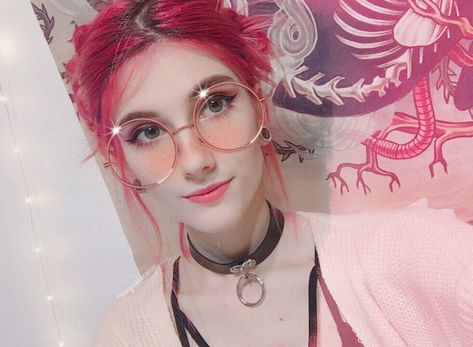 54.6 mil Me gusta, 2,230 comentarios - Danna Alquati ✨ (@magicaldemon) en Instagram: "Muy fan de este filtro de snow ❄️voy a grabar un nuevo vídeo respondiendo preguntas para estrenar…" Outfit Posts, What I Wore, Cat Eye Glass, Outfit Of The Day, Insta Fashion, Fan, Photo And Video, Instagram Photos, Instagram Photo