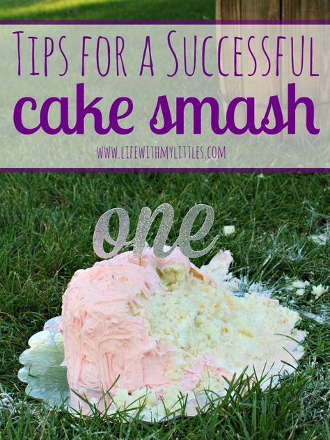 How to take your own cake smash photos and have it be a success! These cake smash tips are so helpful! And the pictures are adorable! Diy Smash Cake, Cake Smash Inspiration, Baby Cake Smash, 1st Birthday Pictures, Smash Cake Girl, First Birthday Pictures, 1st Birthday Cake Smash, 1st Birthday Photos, Cake Smash Photography