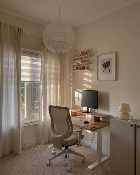 White Desk Setup, Home Office Inspo, Japanese Style Bedroom, Cozy Home Office, Office Room Decor, Dekorasi Kamar Tidur, Home Office Ideas, Home Office Setup, Summer Glow