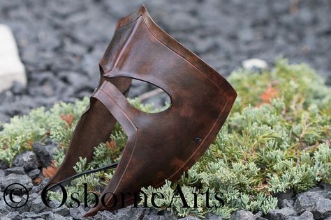 https://flic.kr/p/QcZfPa | Gladiator Leather Mask | Kenn's split gladiator mask, striking and fun to photograph! Leather Mask Pattern, Diy Leather Mask, Gladiator Mask, Leather Knife Sheath Pattern, Leather Masks, Superhero Ideas, Armor Ideas, Leather Inspiration, Helmet Designs