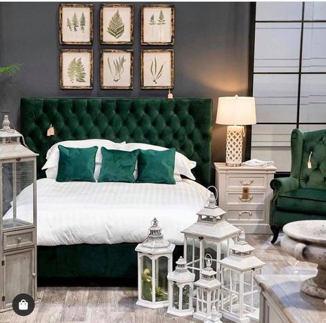 This is the Emerald Green Button Pressed King Size Bed, this is a bold statement piece of furniture that is sure to be a focal point in any room it is placed. Emerald Green Room Ideas Bedroom, Emerald Bedroom, Green Room Ideas Bedroom, Emerald Green Bedrooms, Velvet Bedroom, Green Headboard, Green Bed, Green Bedroom Decor, Green Bedroom