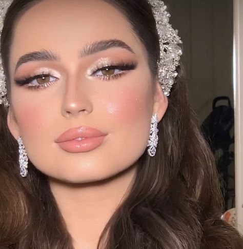 Peach Bridal Makeup Look, Smudged Liner Look, Quincera Makeup Natural, Glam Soft Makeup, Persian Makeup Looks, Arab Makeup Wedding, Arab Bridal Makeup, Graduation Party Makeup, Peach Bridal Makeup