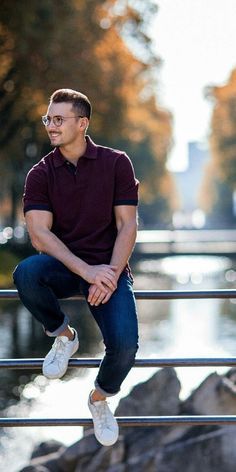 street style looks f Cool Outfits For Guys, Mens Photoshoot Poses, Male Models Poses, Portrait Photography Men, Men Photoshoot, Man Photography, Men Photography, Mens Fashion Blog, Mens Fashion Photography